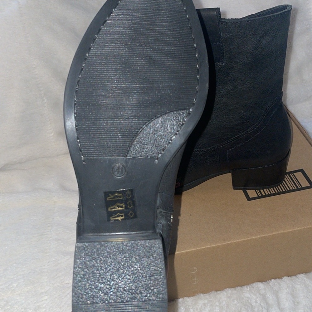 NWT Sheridan Mia SHALLOT Black Leather Embroidered Boot - Picture 15 of 15